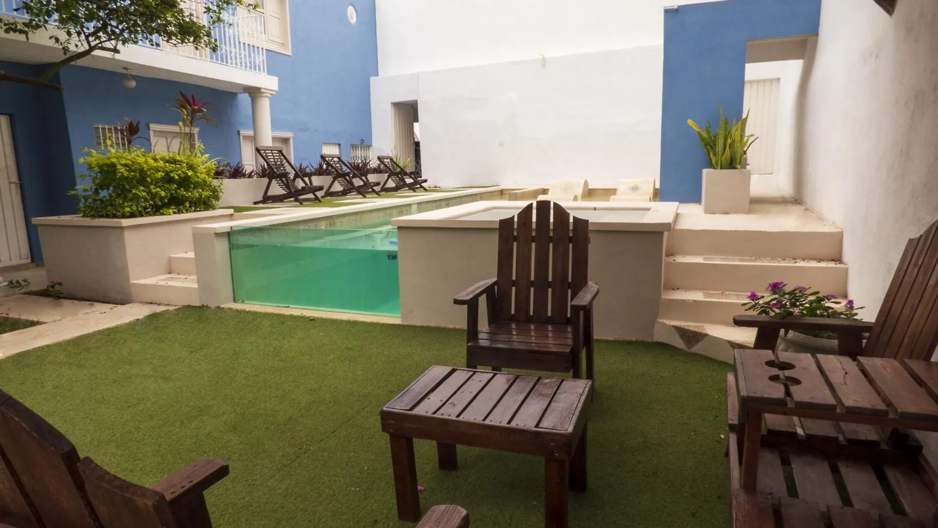 Hotel Boutique Flores Y Gemas Merida 4*,
