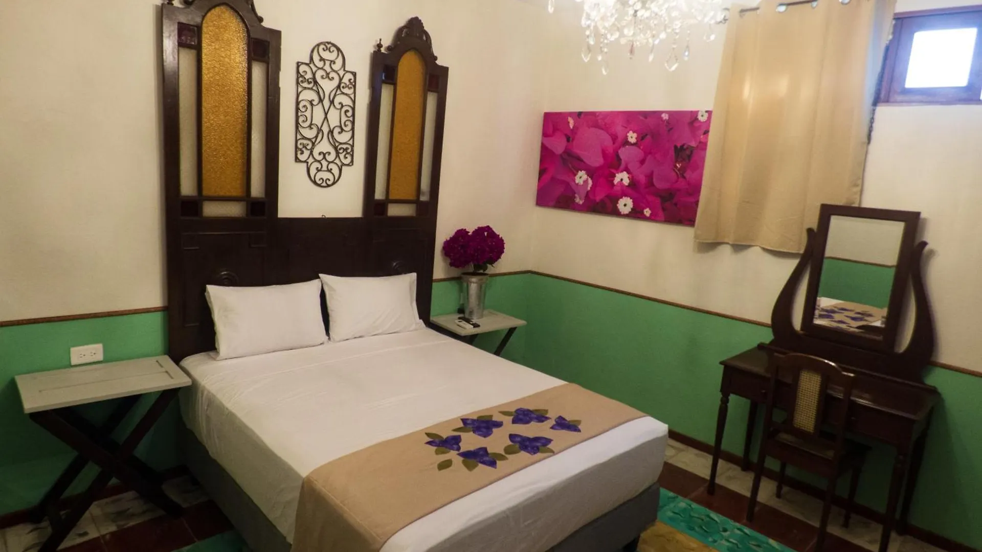 Hotel Boutique Flores Y Gemas Merida 4*,